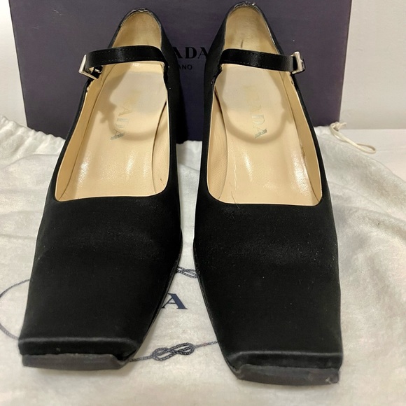 Prada satin pumps. - Picture 2 of 5